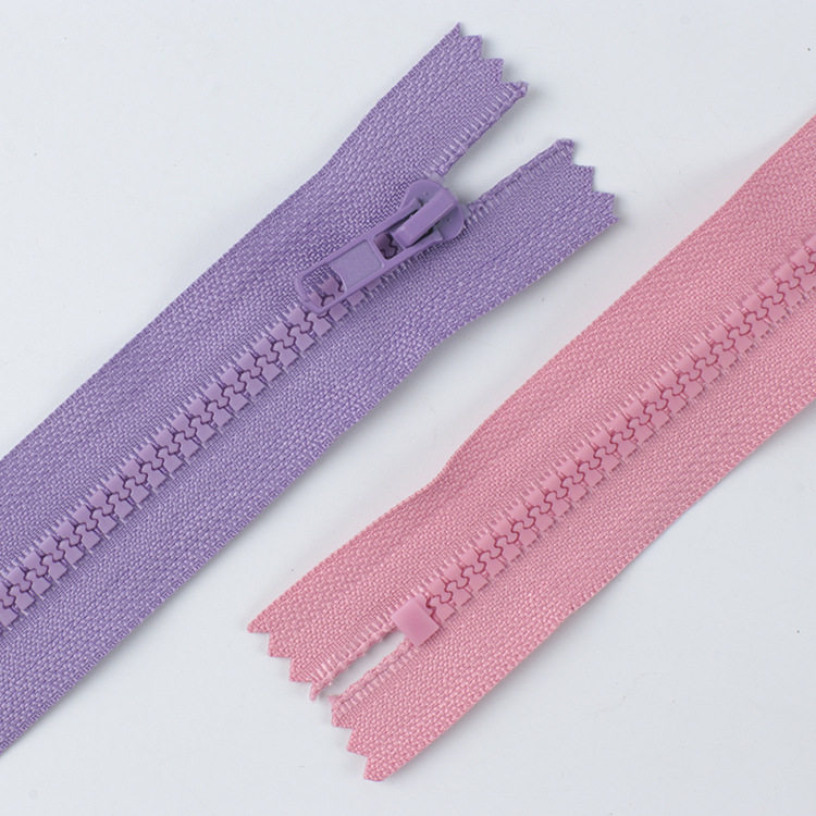 Delrin zipper